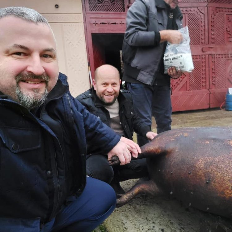 Clovnul-senator Dan Ivan recidivează! Vrea să dea lovitura vieții, dar se faultează singur. Din nou!