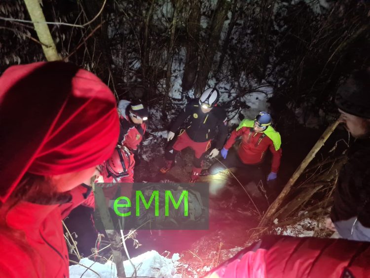 Salvamontiștii maramureșeni au găsit un cadavru în Săcel