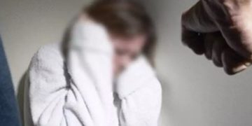 Ordine de protecție provizorii, emise de polițiștii din Fărcașa pe numele a doi bărbaţi care şi-au agresat şi şi-au ameninţat soţiile cu moartea