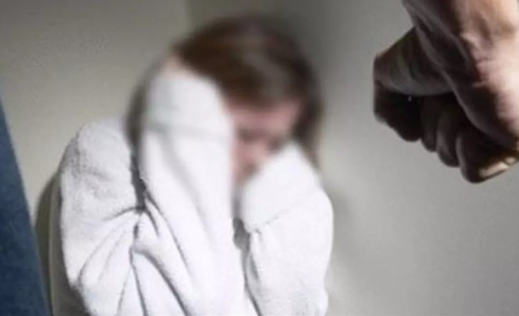 Ordine de protecție provizorii, emise de polițiștii din Fărcașa pe numele a doi bărbaţi care şi-au agresat şi şi-au ameninţat soţiile cu moartea