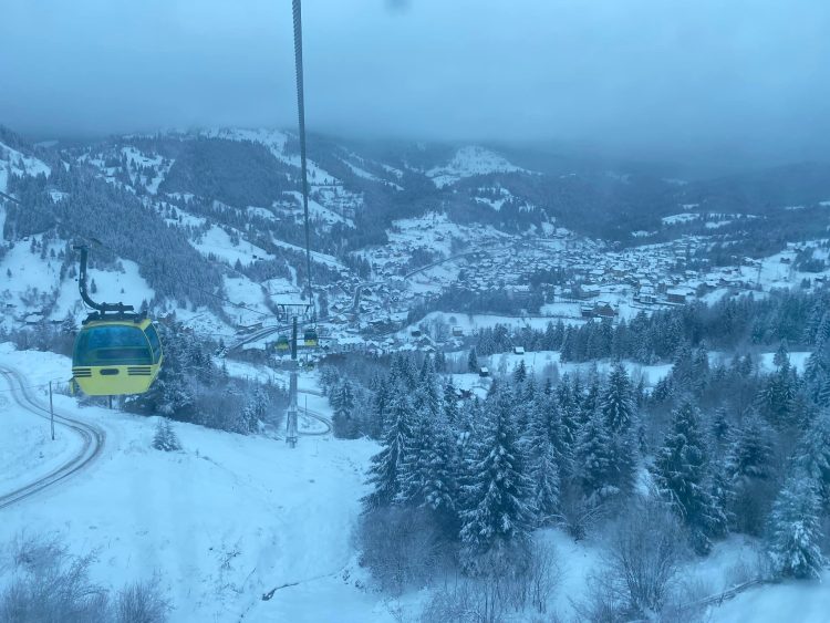 Zăpadă de 22 cm în Poiana Borșa. Cum se circulă în județ