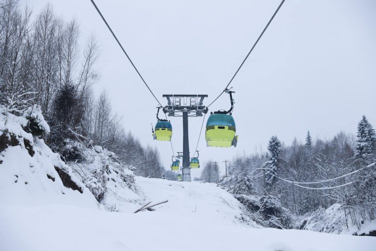 Pârtia olimpică şi telegondola din staţiunea Borşa, deschise turiştilor – foto