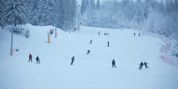 Pârtia olimpică şi telegondola din staţiunea Borşa, deschise turiştilor – foto