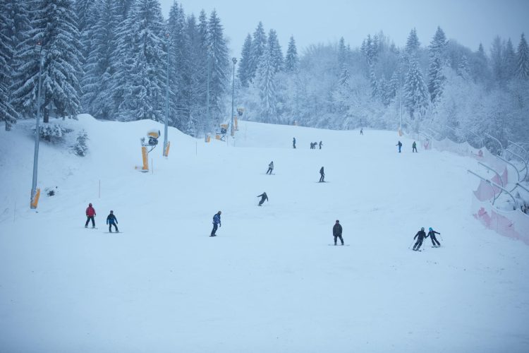 Pârtia olimpică şi telegondola din staţiunea Borşa, deschise turiştilor – foto