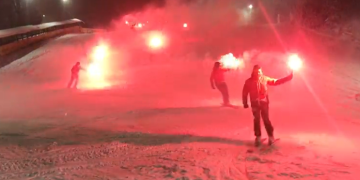 O paradă cu torţe a deschis sezonul de schi la Cavnic – video