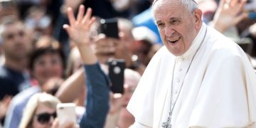 Papa Francisc spune că ne aflăm în epoca gardurilor și a sârmei ghimpate!