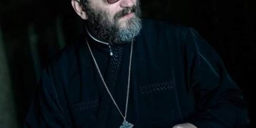 Părintele Constantin Necula: „Magia Crăciunului e o jignire la adresa lui Hristos. Pentru că Hristos nu e mag şi nici nu face magie”