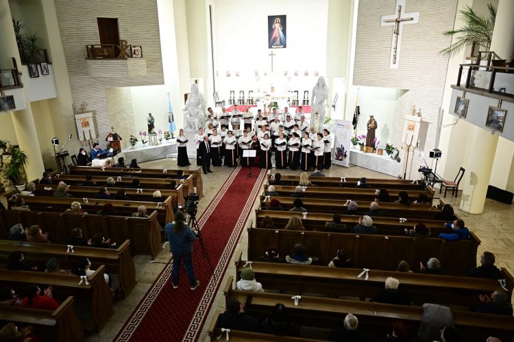 Concert deosebit susţinut de corala „Armonia” la Biserica Greco-Catolică „Sf. Anton de Padova”
