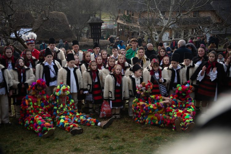 Tradiții și obiceiuri păstrate din cele mai vechi timpuri, la „Crăciun în Maramureș”, ediţia a XIII-a – FOTO