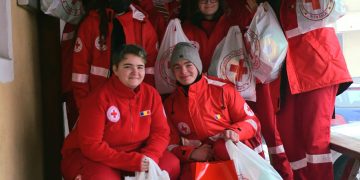 Cadouri dăruite de reprezentanţii Crucii Roşii Maramureş