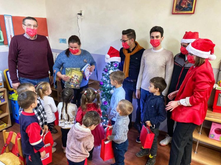 PES activists Maramureș a adus spiritul Crăciunului în mijlocul preșcolarilor de la grădinița din Ungureni