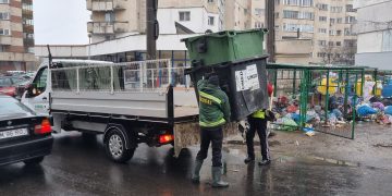 FOTO, VIDEO – Drusal îşi bate joc de băimăreni! Angajaţii firmei de salubrizare aruncă gunoaiele pe unde apucă