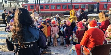 Moș Crăciun a poposit în gara CFR din Baia Mare