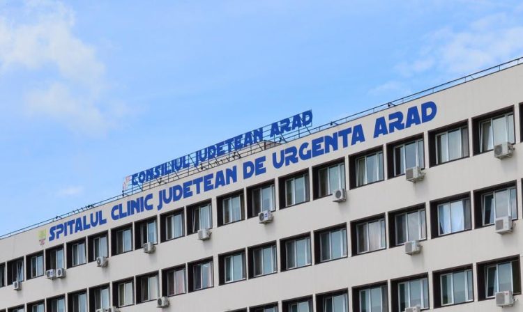 Un angajat de la Spitalul Județean Arad s-a aruncat în gol de la etajul 5 și a murit pe loc