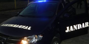 Bărbat din Baia Mare, încătuşat după ce a făcut scandal într-o sală de jocuri. Supărat că a pierdut bani, i-a ameninţat pe paznici