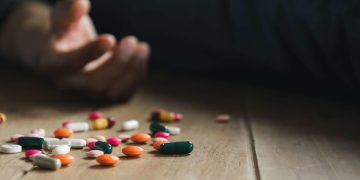 Un bărbat a încercat să se sinucidă cu alcool şi medicamente