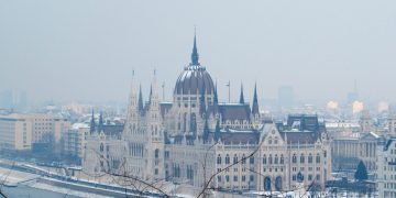 În Ungaria se poate: Parlamentul a decis supraimpozitarea hipermarketurilor străine și obligarea acestora să doneze alimentele care expiră în 48 de ore