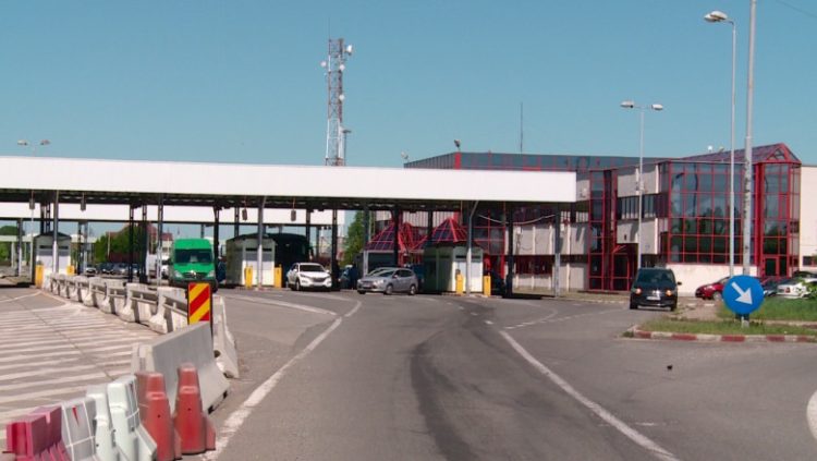 Pentru a nu intra în carantină, trei persoane, două femei şi un bărbat din Maramureş şi Prahova, au încercat să evite controlul de frontieră