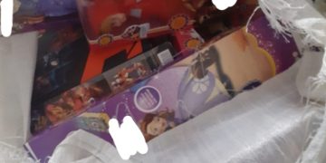 Jucării și îmbrăcăminte contrafăcute, confiscate de polițiști în Baia Mare şi Sighetu Marmaţiei