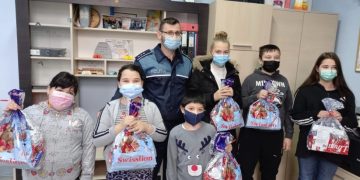 Polițiștii Biroului Siguranța Școlară au fost ajutoarele lui Moș Nicolae