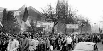 IN MEMORIAM. Ceremonial militar și religios de Ziua Victoriei Revoluției Române la troiţa din Baia Mare