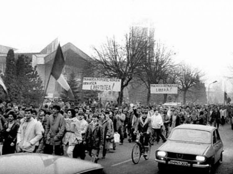 IN MEMORIAM. Ceremonial militar și religios de Ziua Victoriei Revoluției Române la troiţa din Baia Mare