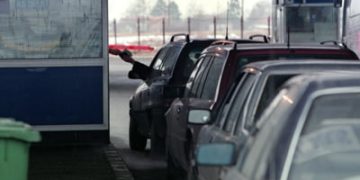 Haos și nervi în vămi! Peste 40.000 de români au intrat în ţară până la ora 10.00. Medici scuipaţi şi înjuraţi la frontieră de persoanele carantinate