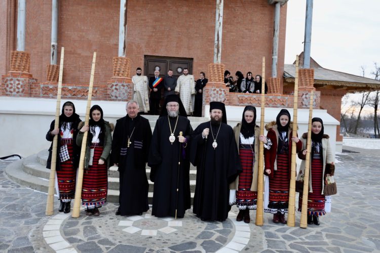 Ierarhii au participat la Hramul de iarnă al Mănăstirii Scărișoara Nouă (FOTO)
