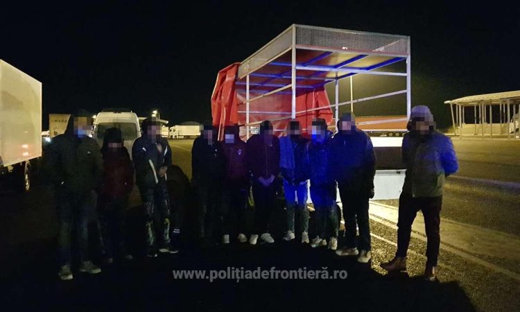 38 de cetăţeni străini depistați în timp ce intenționau să treacă ilegal granița cu Ungaria