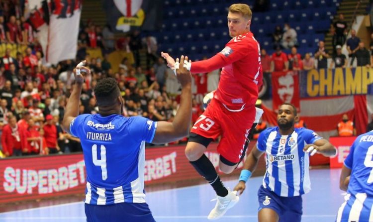 Băimăreanul Octavian Bizău, unul dintre cei mai valoroși jucători de handbal din România, continuă la Dinamo