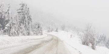 Trafic în condiții de iarnă în județ: Accidente și drumuri blocate. VIDEO