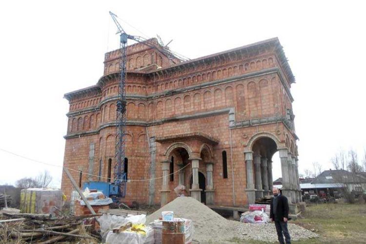 Este obligatorie contribuția la biserică? Taxă absurdă la Târgu-Lăpuș, în satul Borcut