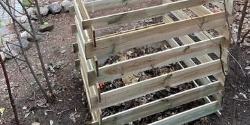 Locuitorii comunei Bârsana din Maramureș primesc compostoare cu care să transforme resturile alimentare în îngrășăminte