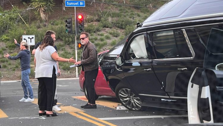 Arnold Schwarzenegger, implicat într-un accident cu patru mașini