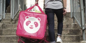Foodpanda România închide aplicația. Clienții, redirecționați spre app-ul Glovo