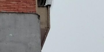 Țurțurii, un pericol pentru băimăreni