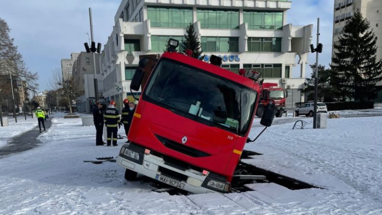 SATU MARE: Două autoutilitare MAI au ajuns într-o fântână arteziană în timp ce erau în misiune
