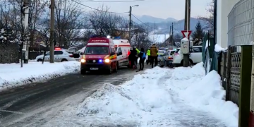ACCIDENT: Un lăpușean de 18 ani a băgat în spital o familie cu 2 copii de 3 și 5 ani din Baia Mare