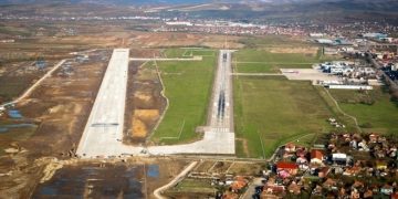 Un avion a ieșit de pe pistă, din cauza vântului puternic, în Cluj-Napoca