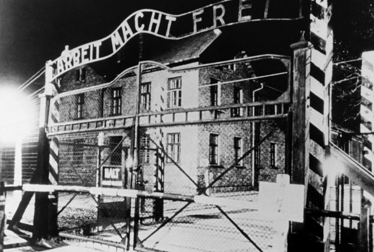 77 de ani de la eliberarea lagărului Auschwitz-Birkenau, unde au fost uciși peste 1,1 milioane de oameni