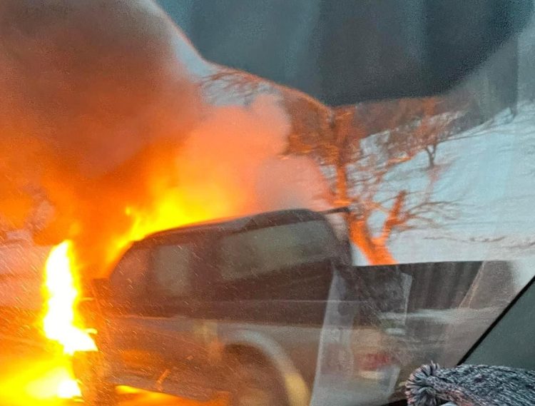 Maşină în flăcări la intrare în Valea Chioarului – FOTO