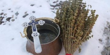 Un preot bolnav de COVID a mers cu Boboteaza. În câte case a intrat