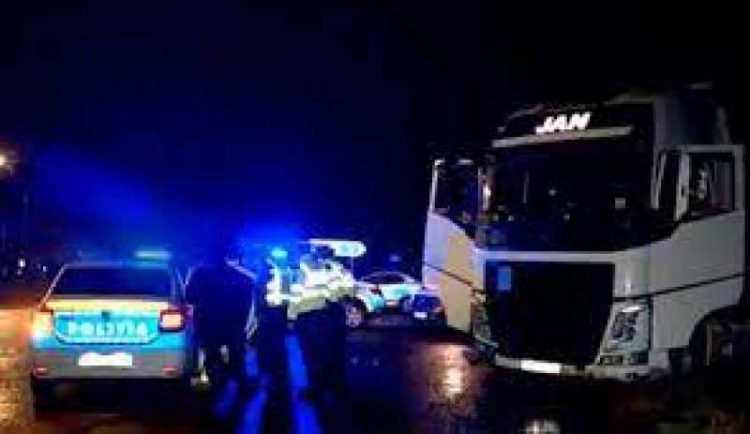 13 ani de închisoare pentru băimăreanul care a intrat intenționat cu un camion într-o mașină de poliție