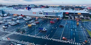 Oameni ”mici” cu funcții ”mari” la Carrefour Baia Mare