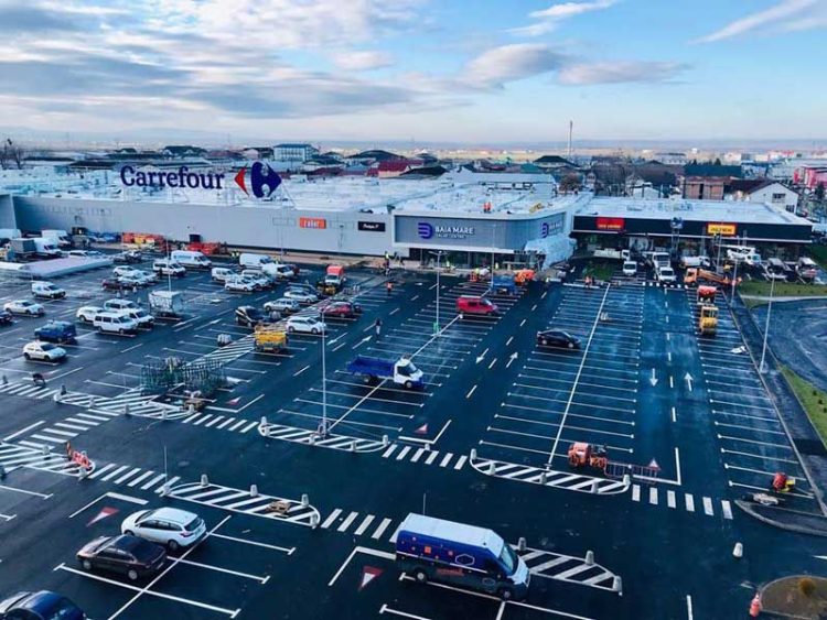 Oameni ”mici” cu funcții ”mari” la Carrefour Baia Mare