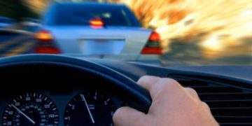 Propuneri pentru noul Cod Rutier. Amendă de mii de lei pentru șoferii care vor claxona exagerat sau pentru depășiri periculoase 