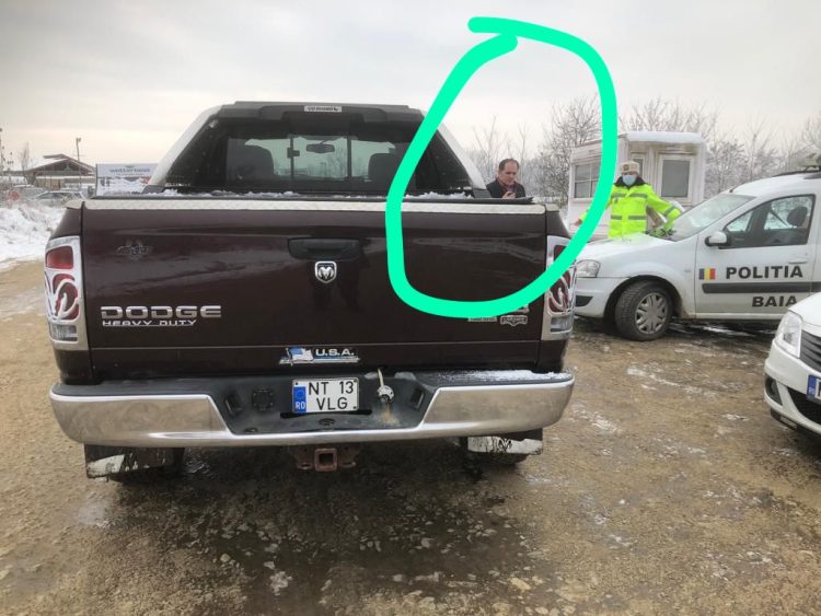 Hoțul strigă hoții! PNL-istul „ecologist” Cirț aruncă gunoiul menajer pe rampa amenajată temporar în Baia Mare doar pentru a face circ