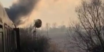 Locomotiva unui tren Regio a luat foc la Mireşu Mare. Călătorii s-au autoevacuat