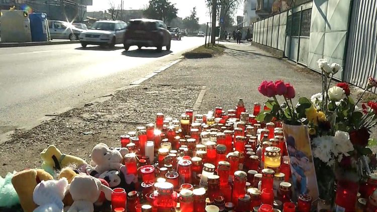 „Mamă, am plecat spre şcoală”, ultimele cuvinte ale Raisei. Altar de flori la locul accidentului