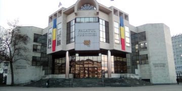Teroare în Baia Mare: O tânără a fost la un pas să fie răpită din faţa Tribunalului Maramureş